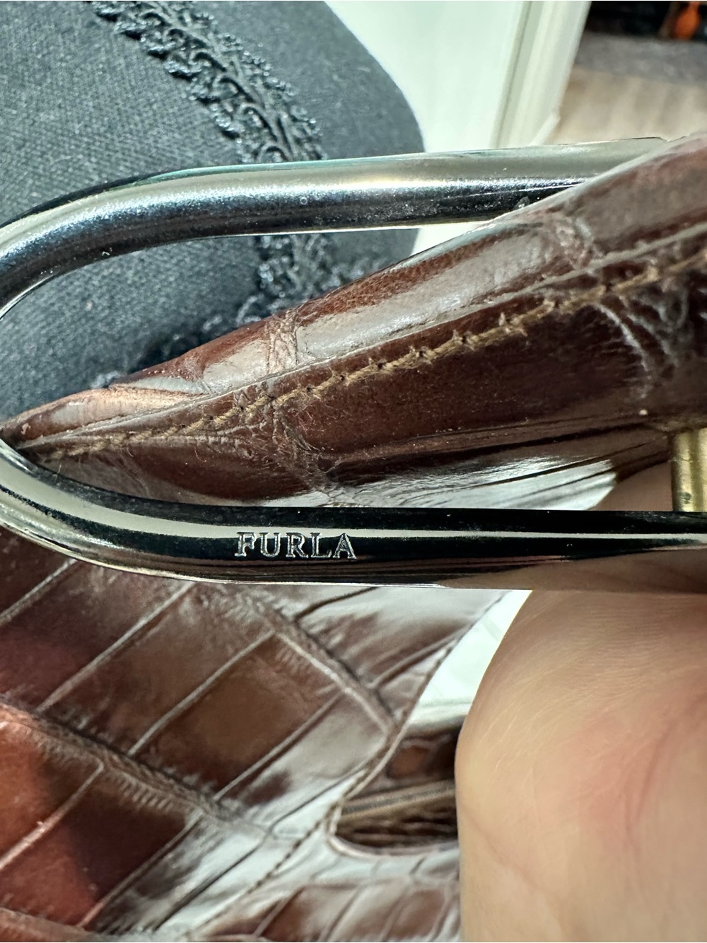 Vintage Furla Brown Croc-Embossed Shoulder Bag with Hoop Detail - Picture 3 of 6